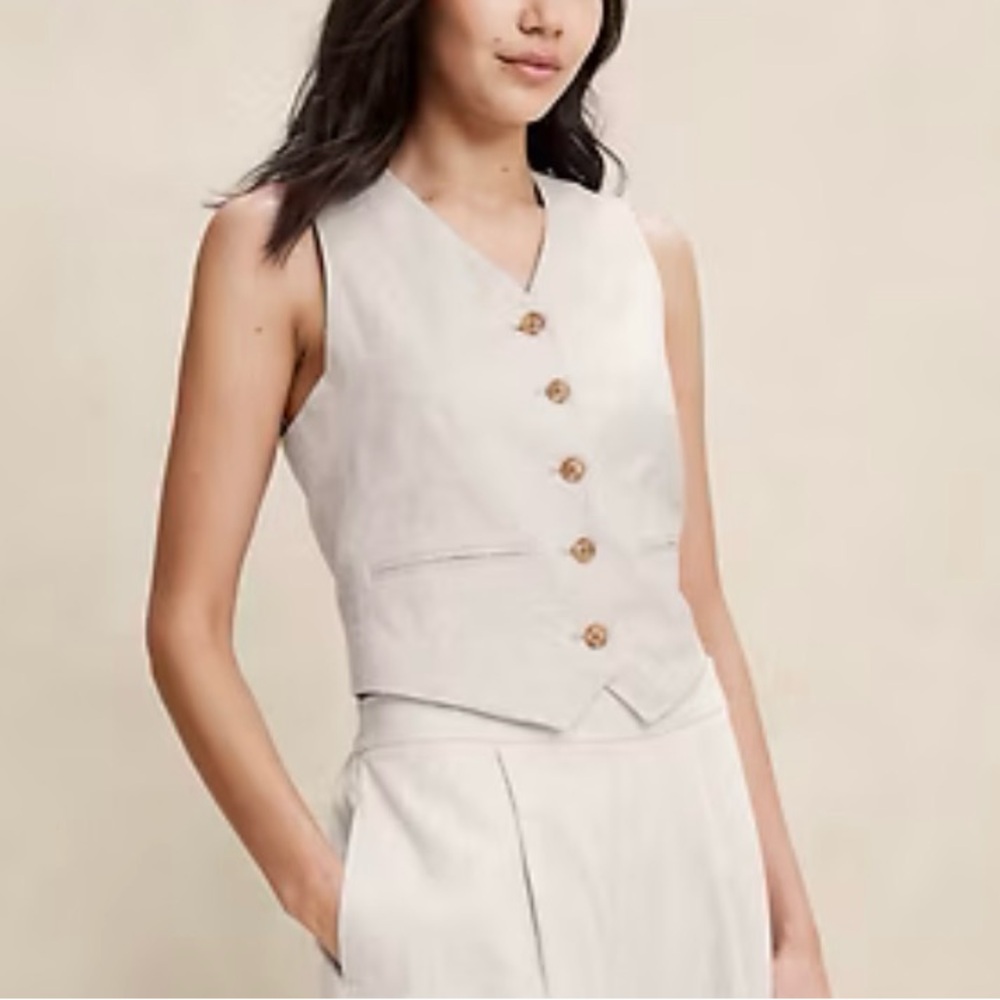 NWT Banana Republic Factory linen Stylish Cream Button-Up Vest